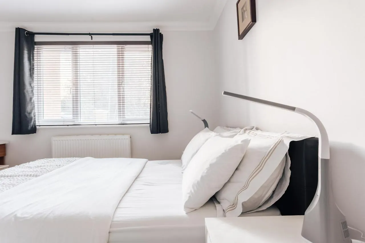 Premier Refurbished Central Flat 본머스