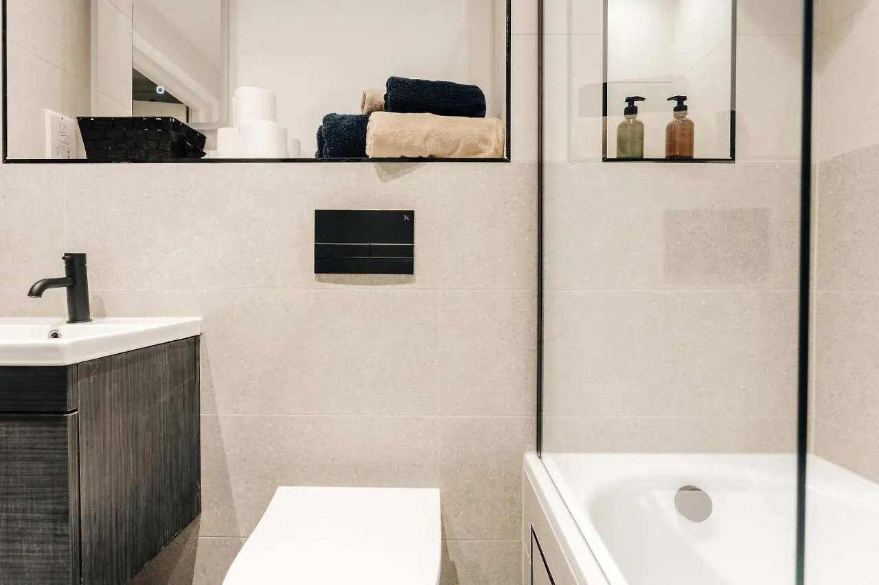 Premier Refurbished Central Flat 본머스 0*,