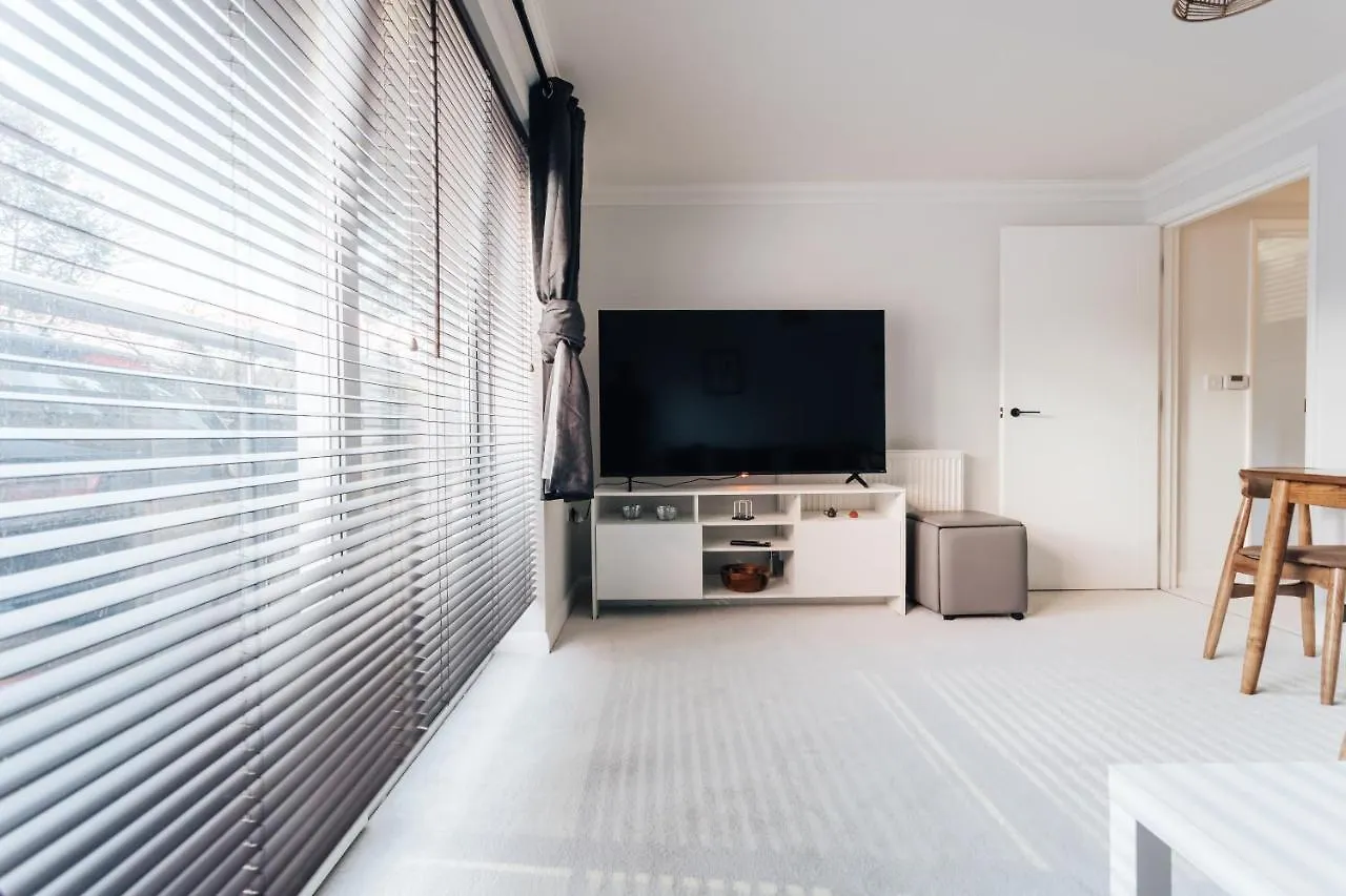 Premier Refurbished Central Flat 본머스